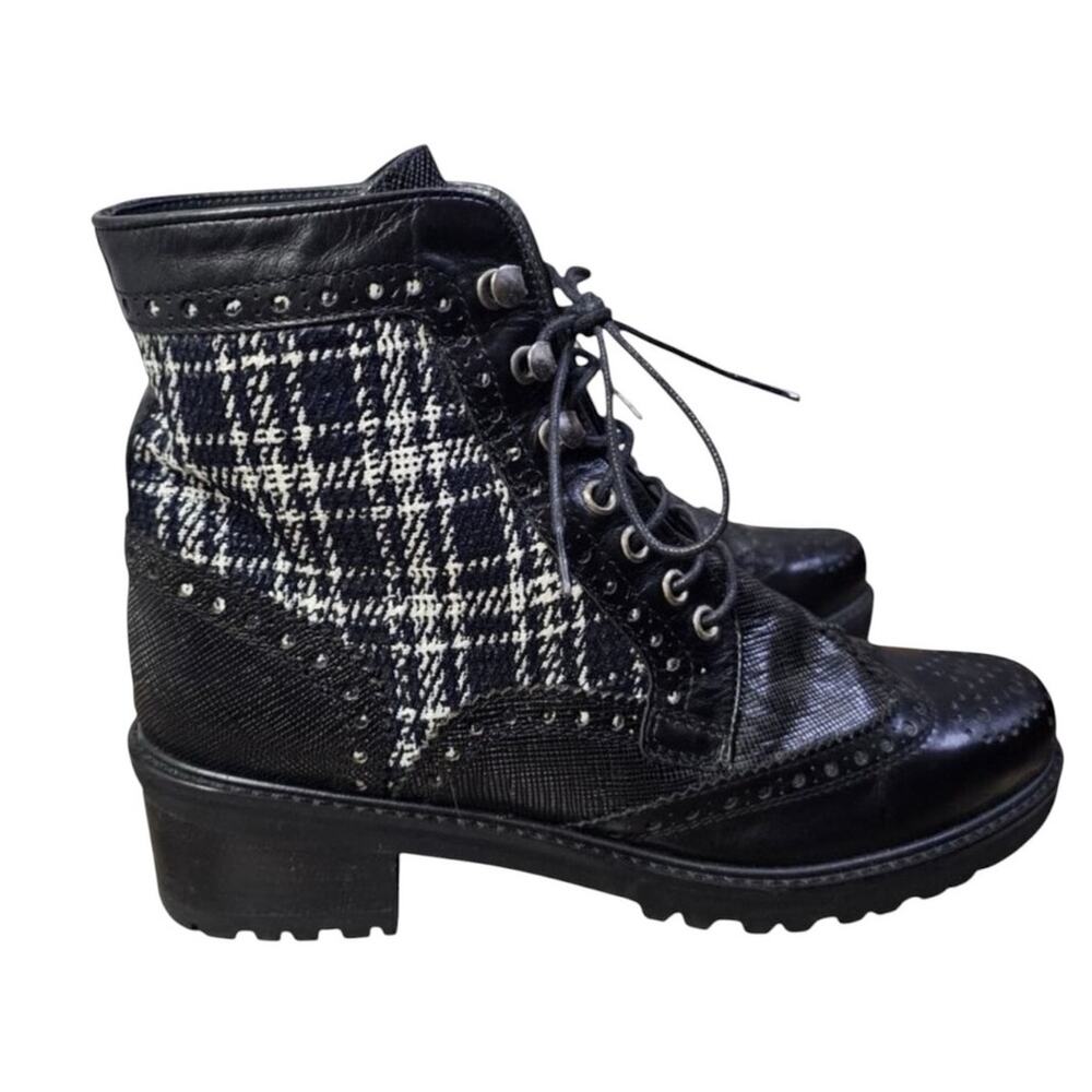 Stuart Weitzman Brogue Plaid Lace Up Boots Black Leather Lug Sole Size 8